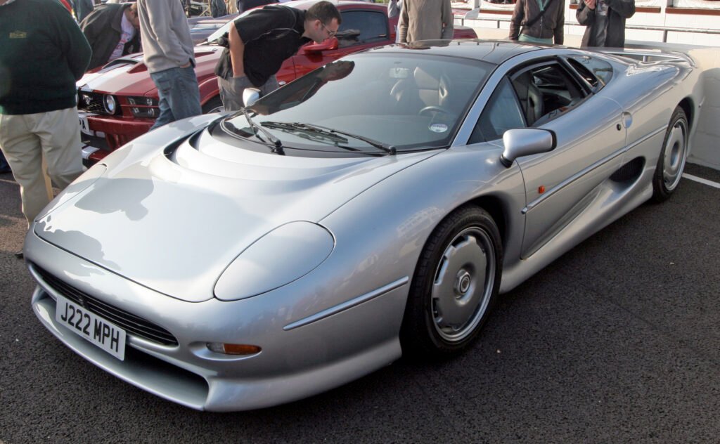 JaguarXJ220 on display