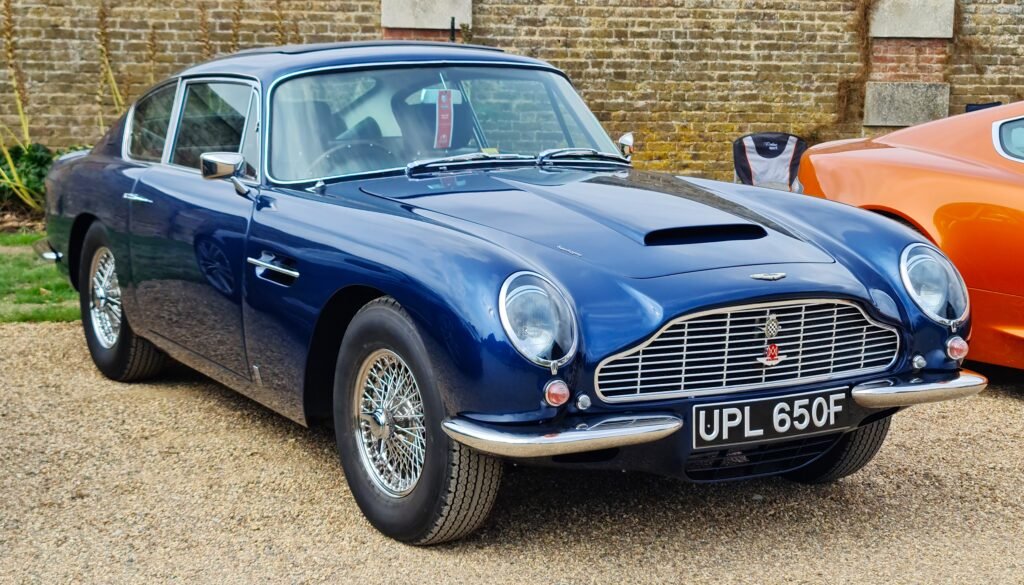 Aston Martin DB6 Mk1 blue