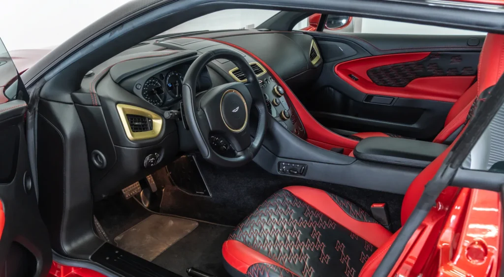 Zegato interior