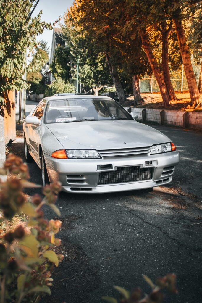 A sliver nissan r32 gtr