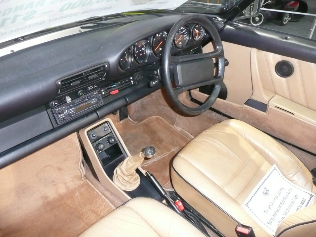 Porsche 930 interior