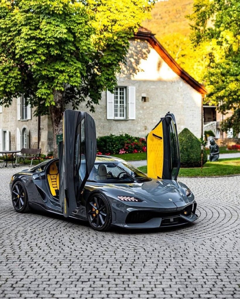 Koenigsegg Gemera doors