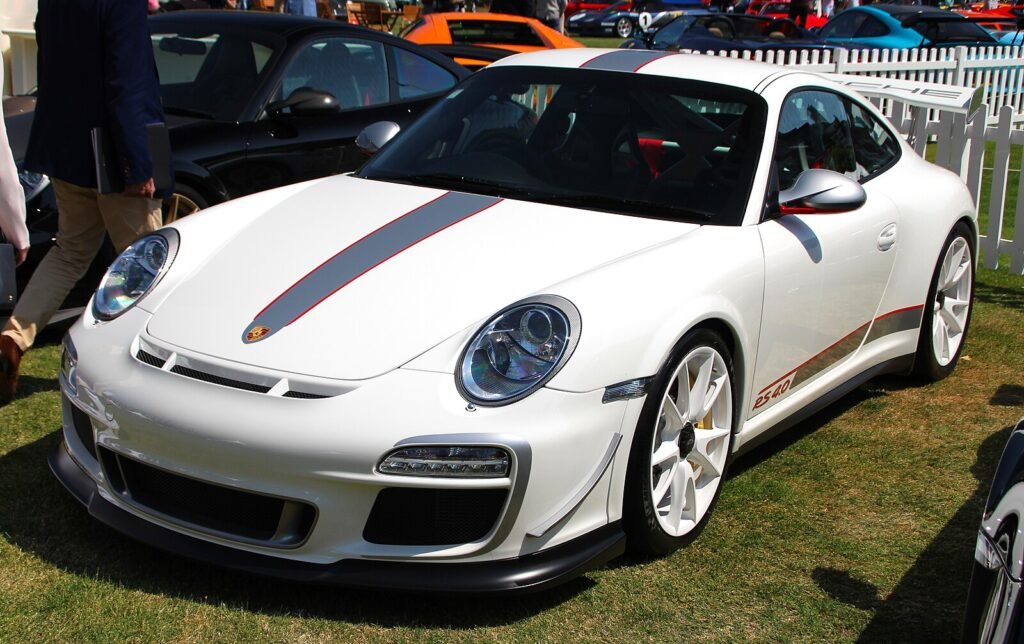 White Porsche 911 GT3 RS 4.0 (997)
