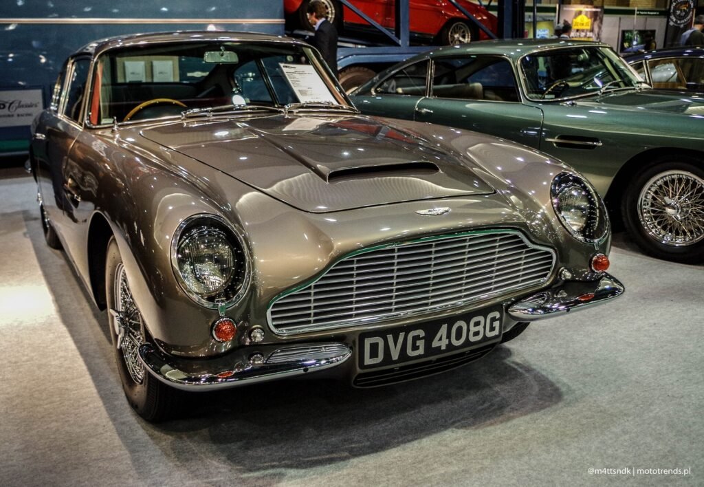 Aston Martin DB6 Mk1 blue 
