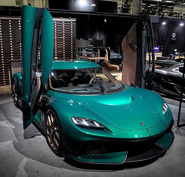 Green koenigsegg gemera
