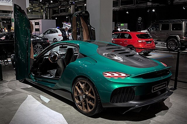 Green koenigsegg gemera back