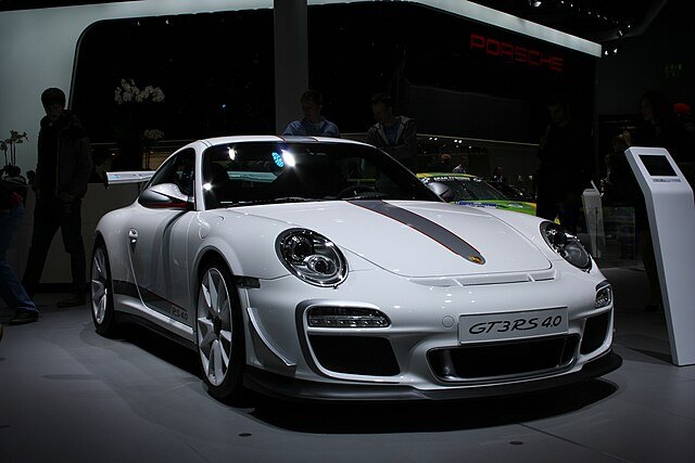 A white  Porsche 911 GT3 RS 4.0 (997) front