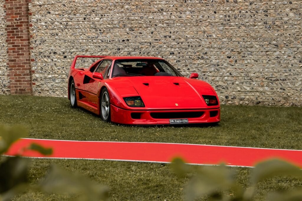 A red ferrari F40
