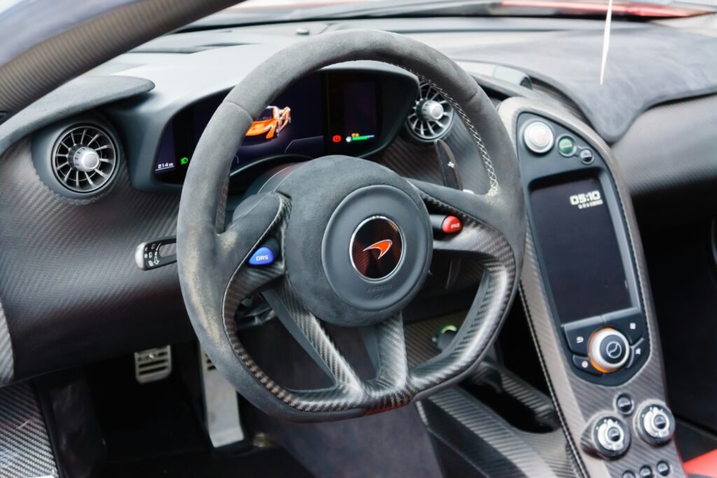 Mclaren P1 interior